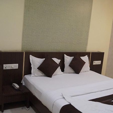 Hotel Panvel Palace Екстериор снимка