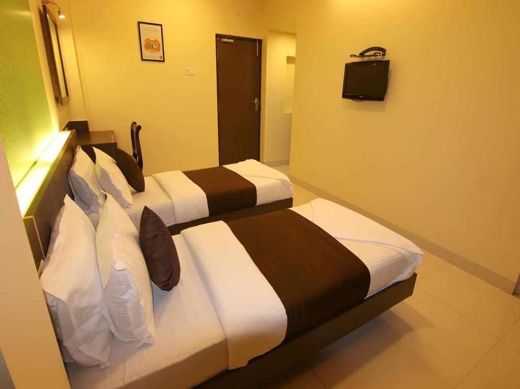 Hotel Panvel Palace Екстериор снимка