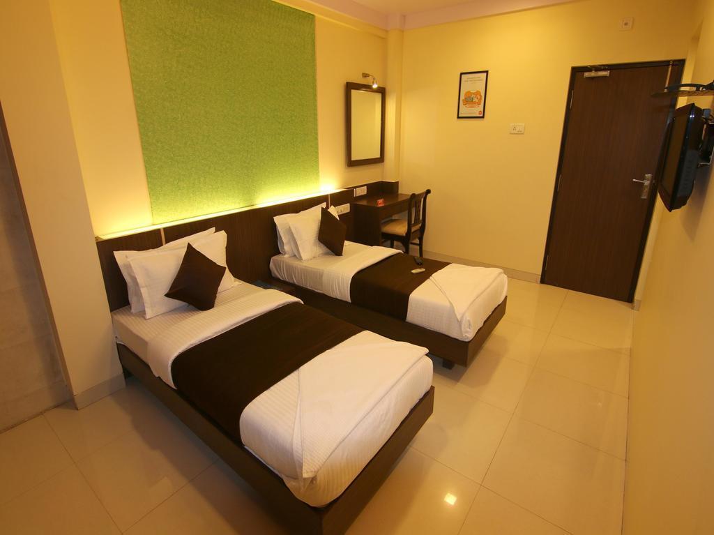 Hotel Panvel Palace Екстериор снимка