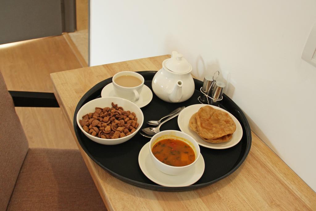 Hotel Panvel Palace Екстериор снимка