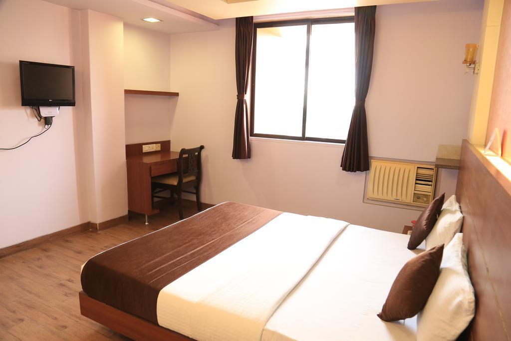 Hotel Panvel Palace Екстериор снимка