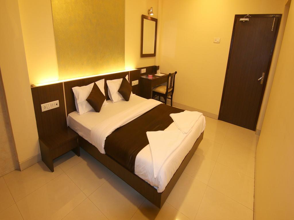 Hotel Panvel Palace Екстериор снимка