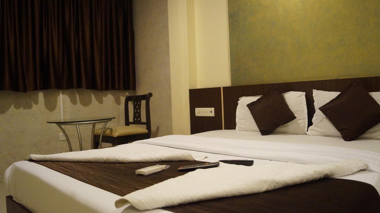 Hotel Panvel Palace Екстериор снимка