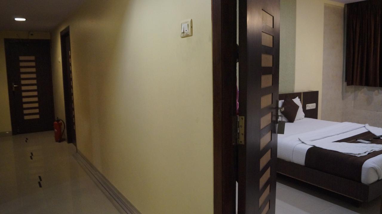 Hotel Panvel Palace Екстериор снимка