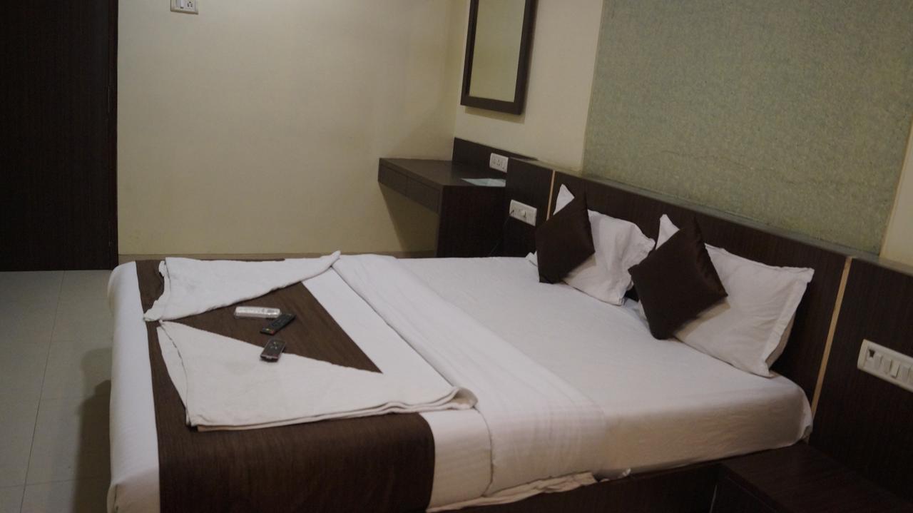 Hotel Panvel Palace Екстериор снимка