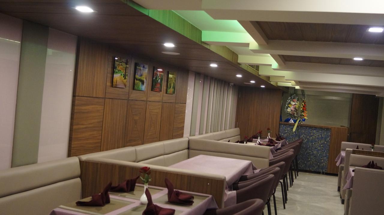 Hotel Panvel Palace Екстериор снимка