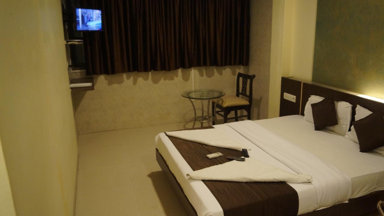 Hotel Panvel Palace Екстериор снимка