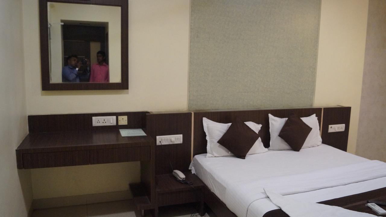 Hotel Panvel Palace Екстериор снимка
