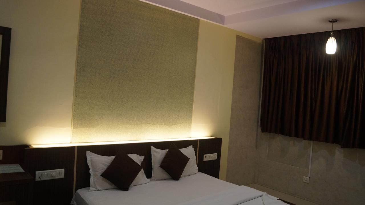 Hotel Panvel Palace Екстериор снимка