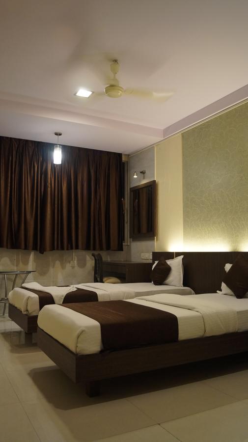 Hotel Panvel Palace Екстериор снимка