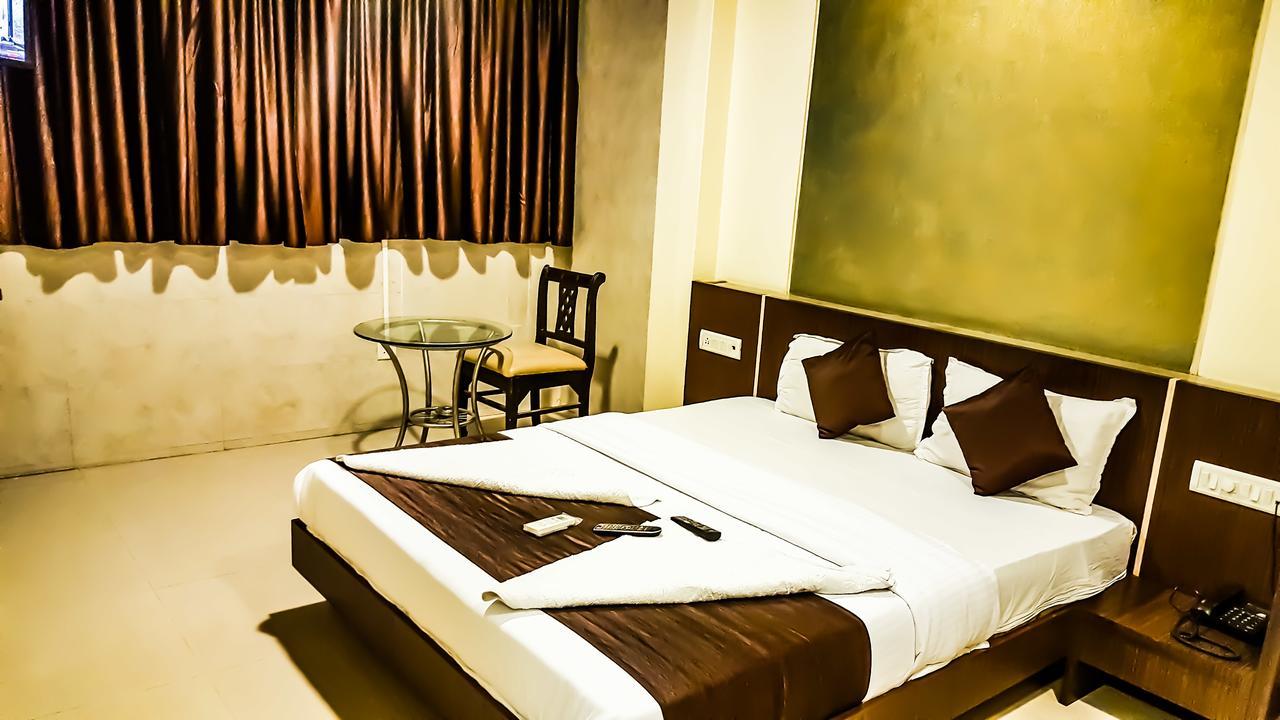 Hotel Panvel Palace Екстериор снимка