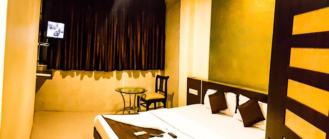 Hotel Panvel Palace Екстериор снимка